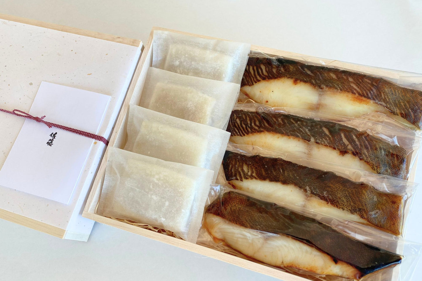 【おせちの一品対応可】お料理佐藤のからすみ餅4個と銀鱈の西京焼き4切れの詰め合わせ