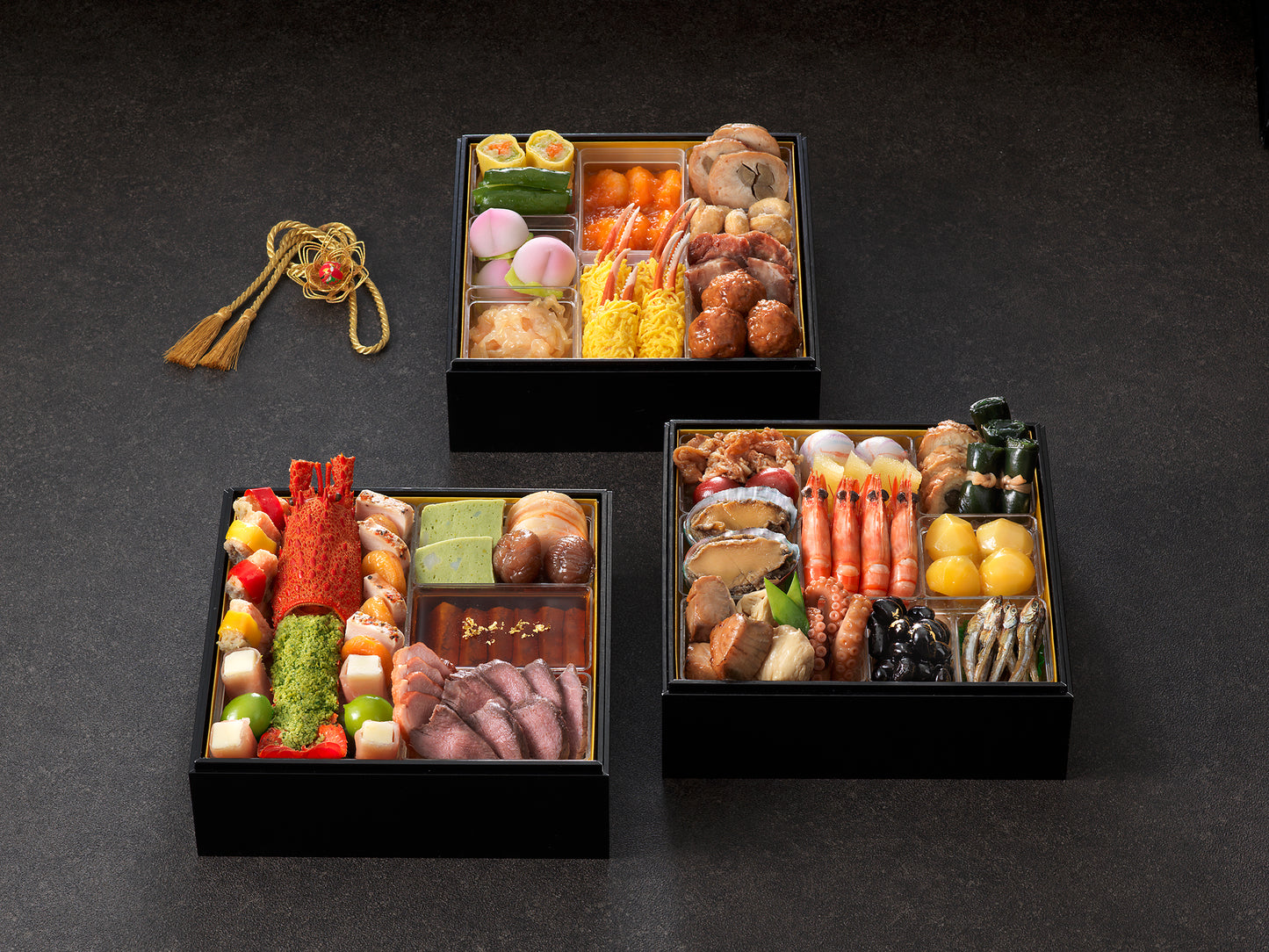 <11/30まで送料無料>おせち料理2026【3】和洋中三段重 3~4名様用(冷蔵便)