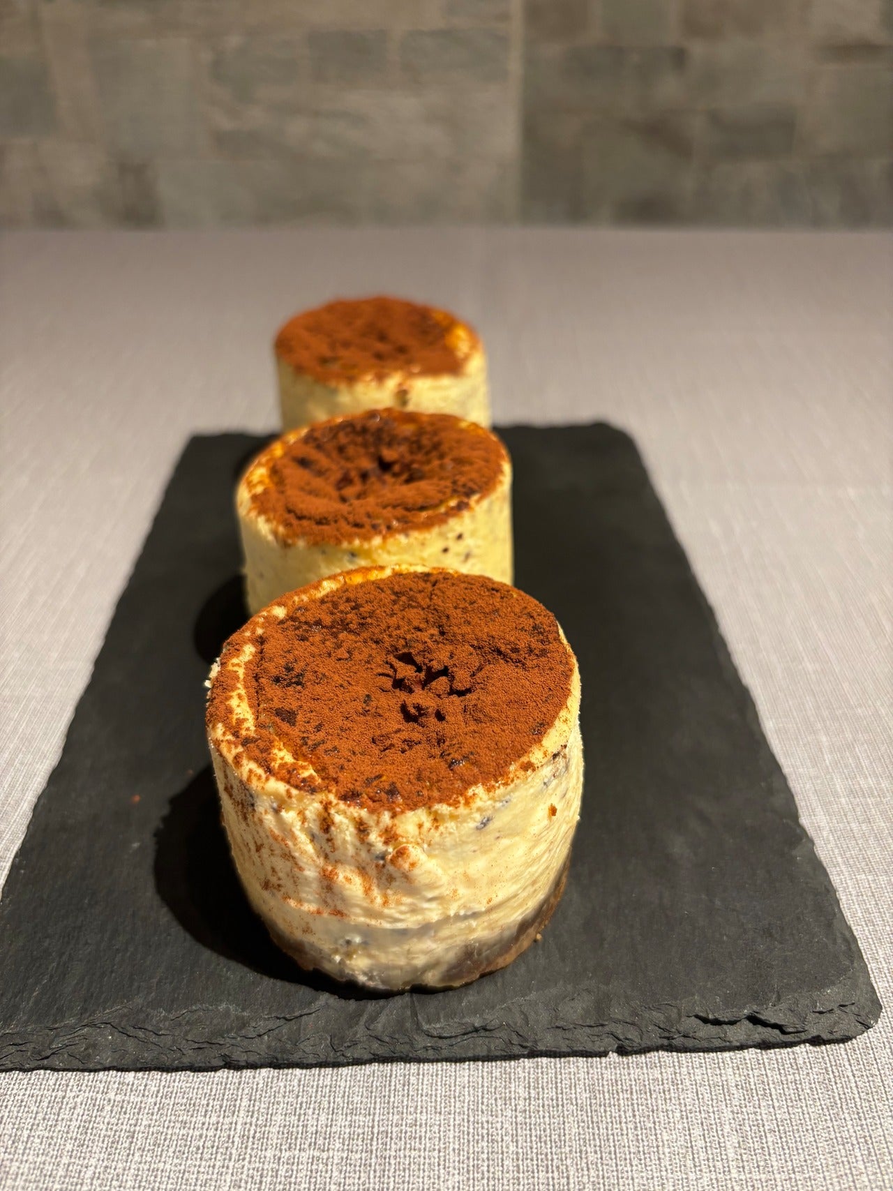 【送料込み※一部地域を除く】濃厚ティラミスバスクチーズケーキ　ミニ 3個セット（6㎝サイズ） | Trattoria RONDONE