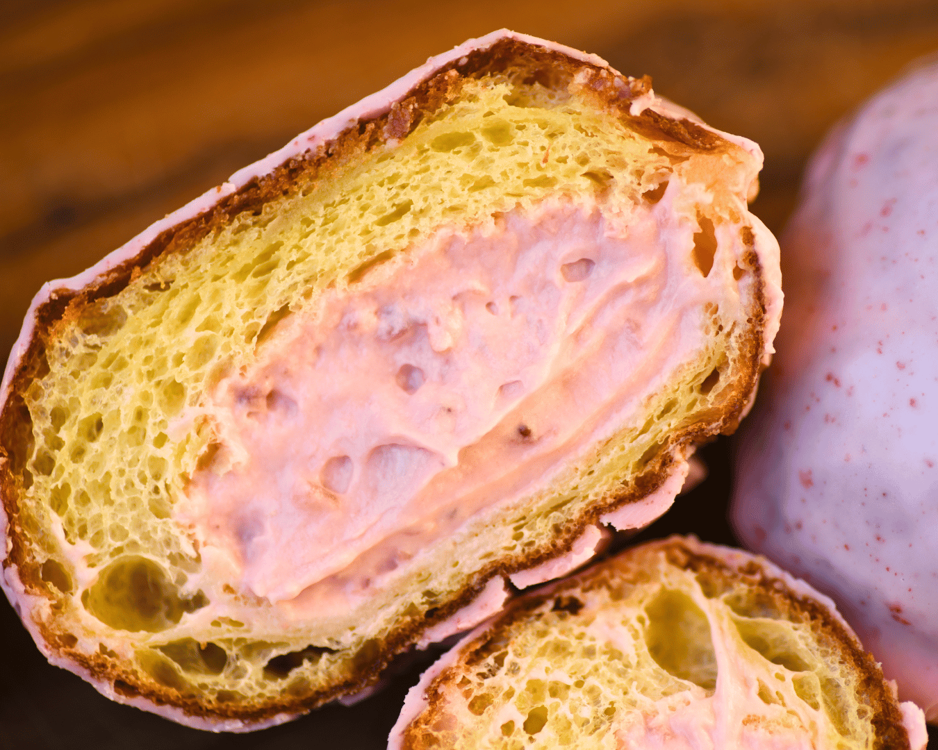 【店頭受取限定】いちごのチョコドーナツ | Boulangerie et Cafe MainMano（ブーランジェリー&カフェ マンマーノ）