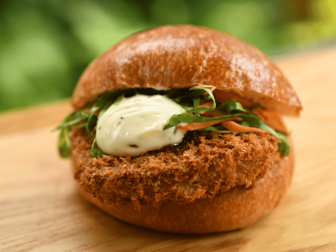【店頭受取限定】7.8月新作｜サンドイッチ｜カツカレーバーガー | Boulangerie et Cafe MainMano（ブーランジェリー&カフェ マンマーノ）