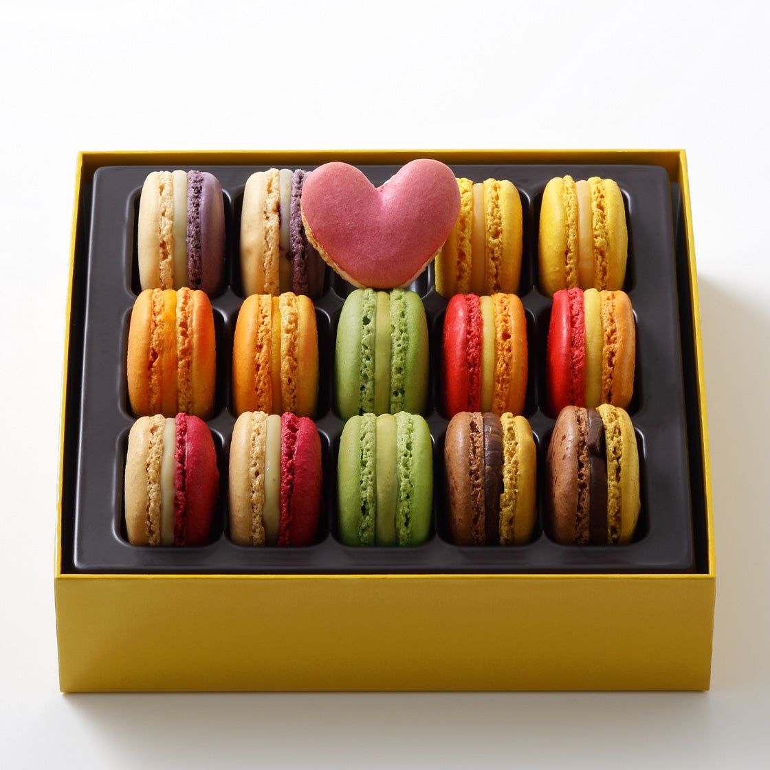 【配送指定日不可】～ご注文から14日以内に発送～マカロン 15個詰合わせ　ホワイトデー2026 | ピエール・エルメ・パリ（PIERRE HERMÉ PARIS）