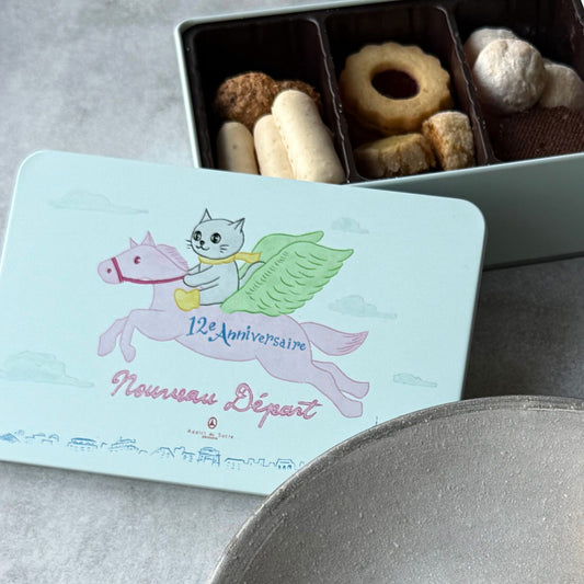 12周年記念 ヌーボー デパー　猫デザインのクッキー缶 6種焼き菓子セット【アディクト オ シュクル】 | Addict au Sucre（アディクト オ シュクル）