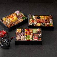 ＜ 11/30まで送料無料＞ おせち料理2026【2】和洋中三段重 4～6名様用（冷蔵便） | リーガロイヤルホテル