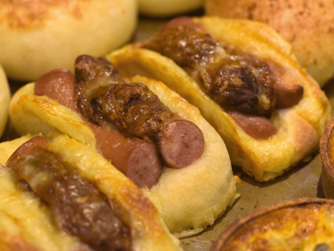 【店頭受取限定】惣菜パン｜チリドッグ | Boulangerie et Cafe MainMano（ブーランジェリー&カフェ マンマーノ）