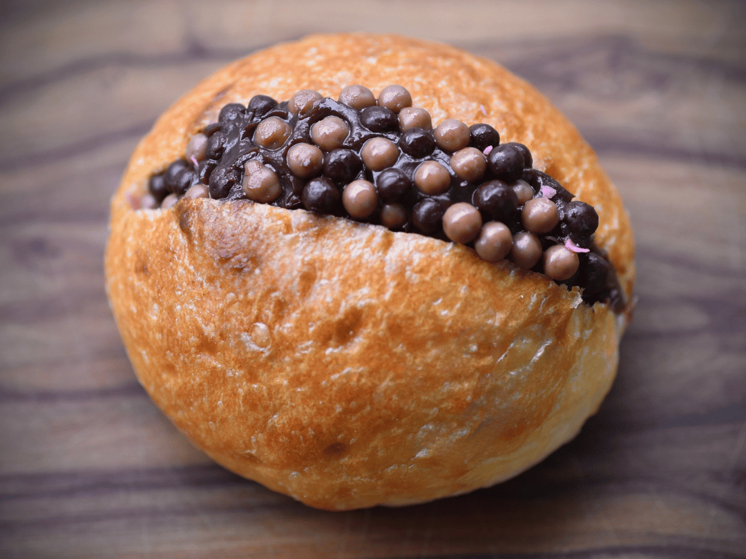 【店頭受取限定】菓子パン｜濃厚チョコクリームのヴィエノワ | Boulangerie et Cafe MainMano（ブーランジェリー&カフェ マンマーノ）