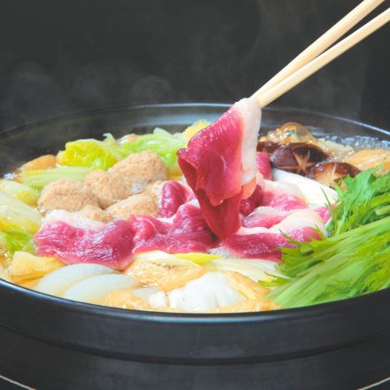 【名物】特選和鴨のすき鍋セット（3人前） 国産鴨ロース使用 湯木特製鍋出汁付き 新鮮野菜セット 贈答用風呂敷包み | 日本料理　湯木