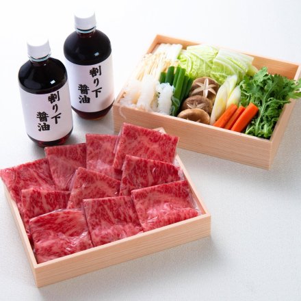 【国産】黒毛和牛すき焼き鍋セット（2人前） A5ランク和牛ロース使用 特製割り下付き 新鮮野菜セット 贈答用風呂敷包み | 日本料理　湯木