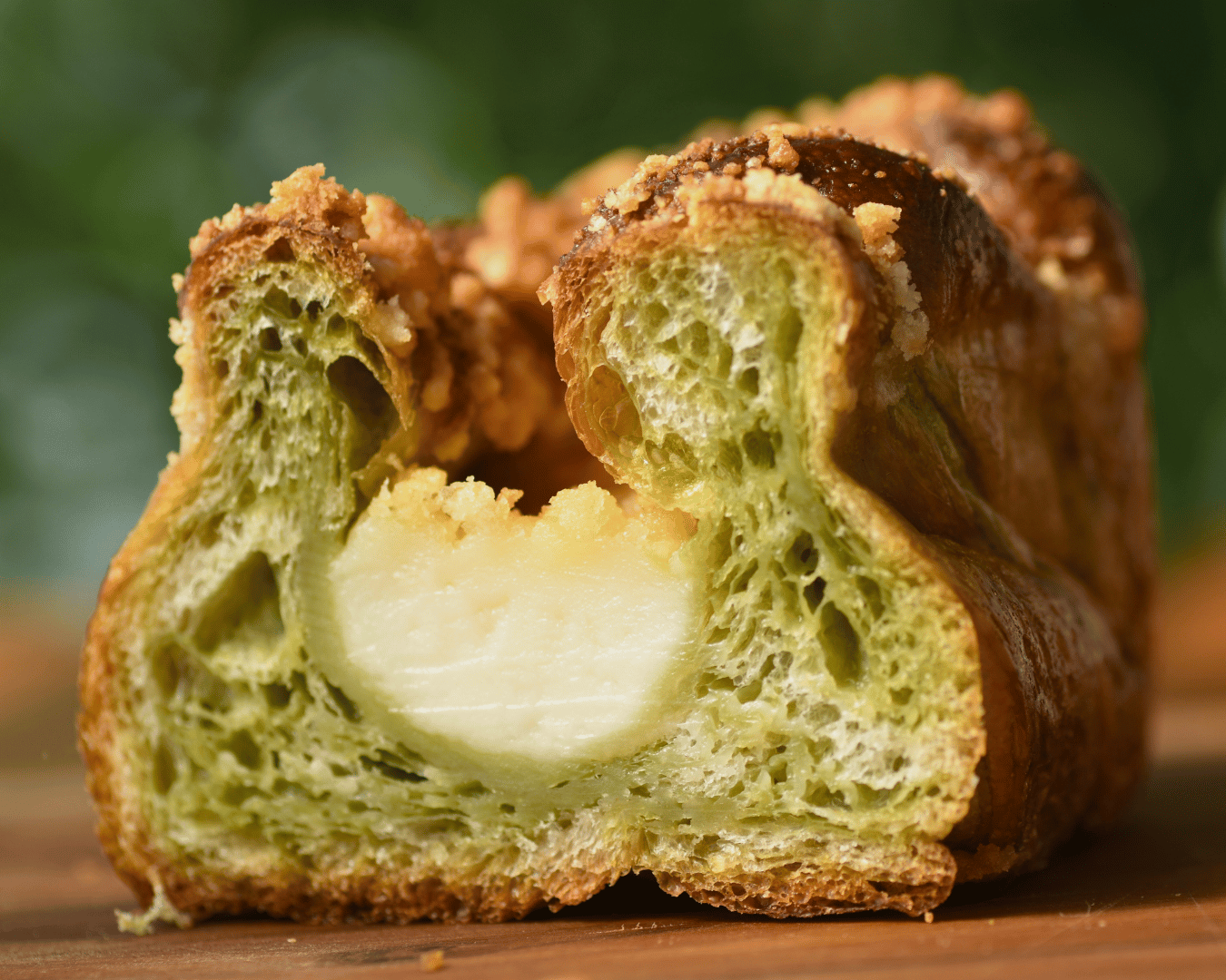 【店頭受取限定】ミルククリームの抹茶デニッシュ | Boulangerie et Cafe MainMano（ブーランジェリー&カフェ マンマーノ）