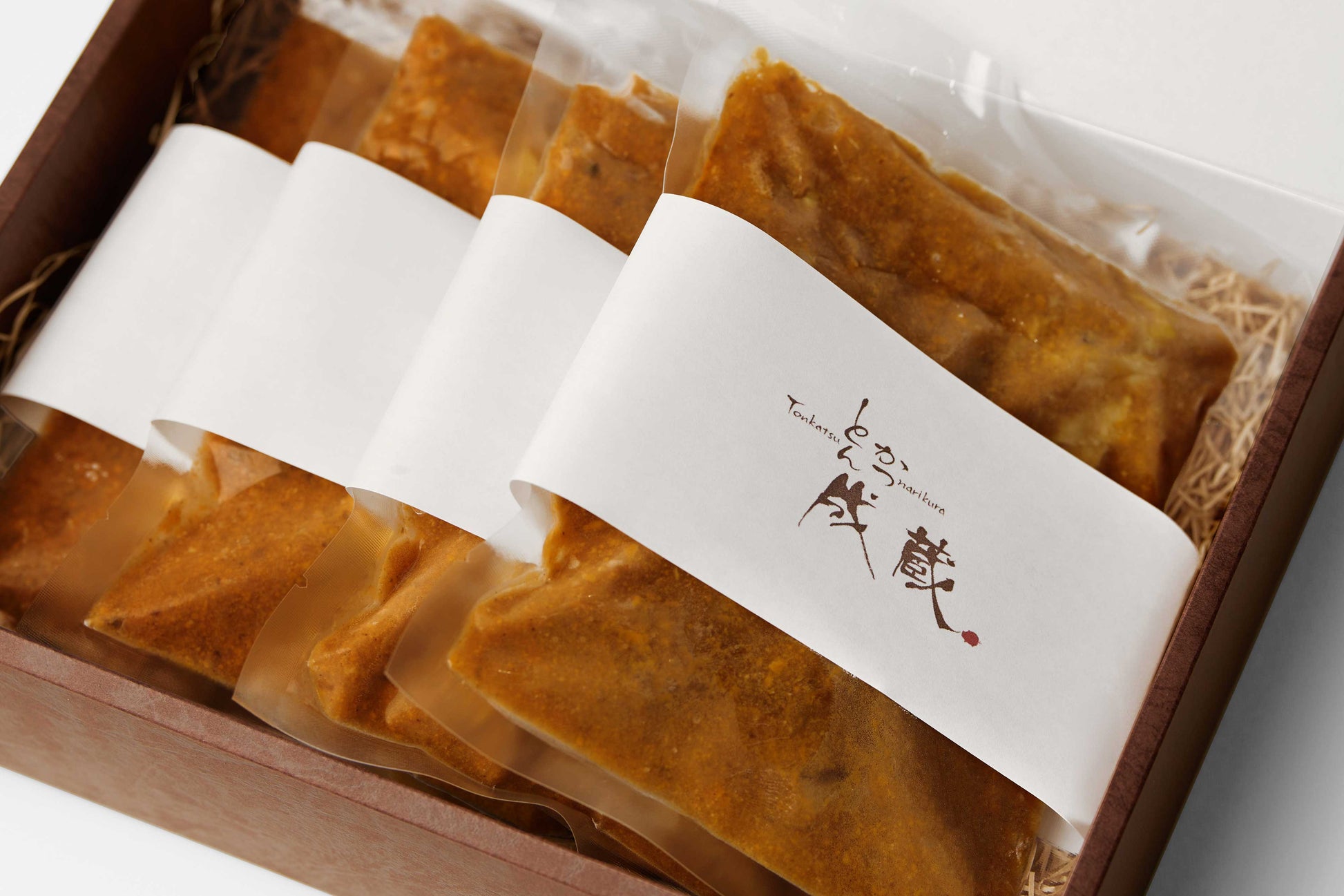 【一休限定】名店の裏メニュー「成蔵特製ポークカレー」 4食入り（冷凍・レンジ可) | とんかつ成蔵