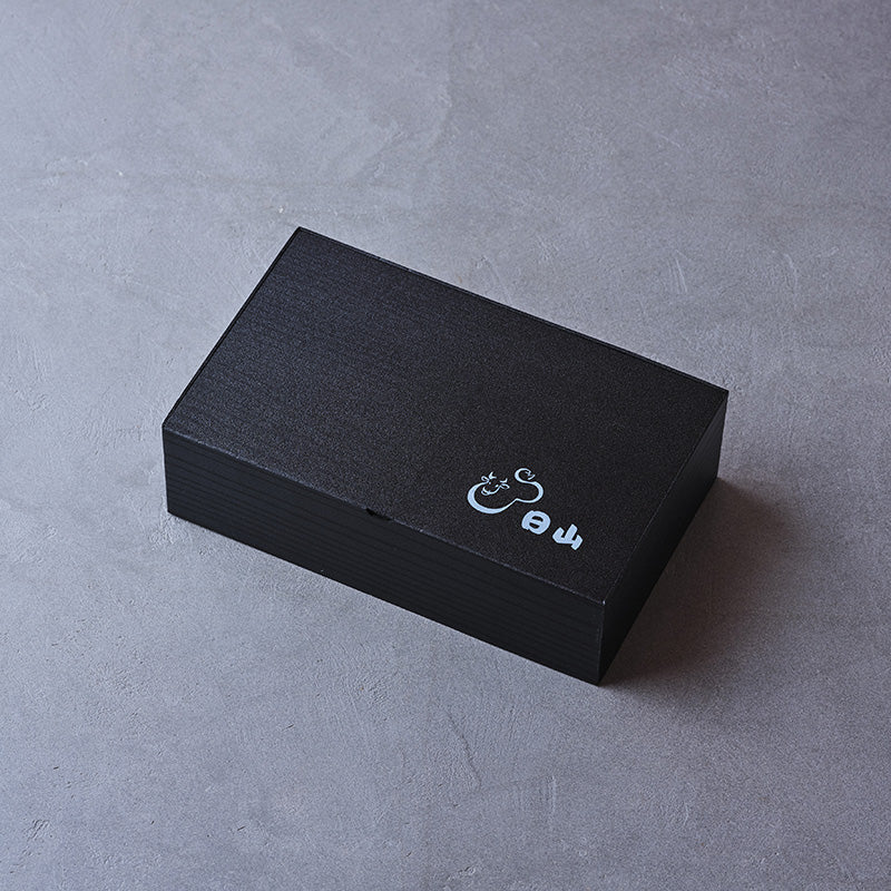 しゃぶしゃぶ用：国産黒毛和牛（モモ）日山のごまだれ、山椒七味付き【折詰】600g | 精肉 日山