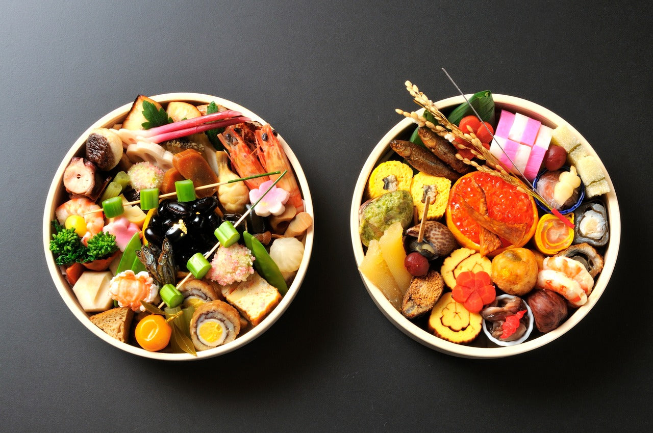 【12/31着日限定】2026年度　新春おせち料理　朝日焼特別喰籠二段重（2人前）＊ご予約締切11/30（日）※送料無料 | 京料理　辰巳屋