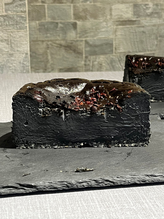 【送料込み※一部地域を除く】【名古屋プレミアム】黒の衝撃。竹炭＆黒ゴマバスクチーズケーキ12cm | Trattoria RONDONE