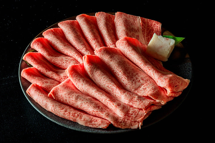 黒毛和牛肩ロースすき焼き500g 旬野菜・割り下セット(送料込) | 肉の丸小本店
